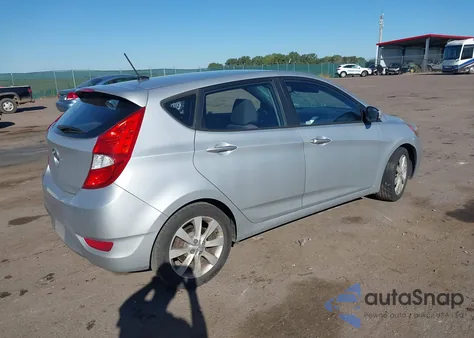 2013 Hyundai Accent Se z USA, uszkodzony, nr VIN KMHCU5AE1DU065099